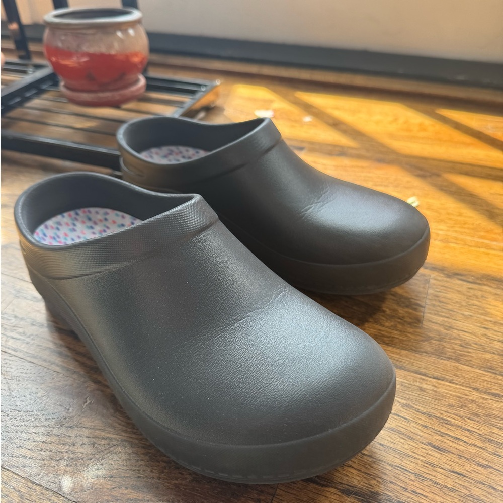 Women’s Dansko clogs